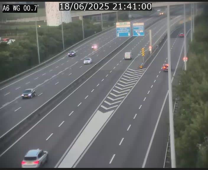 Traffic live webcam Luxembourg Croix de Cessange - A6 - BK 0.7 - direction A3 France