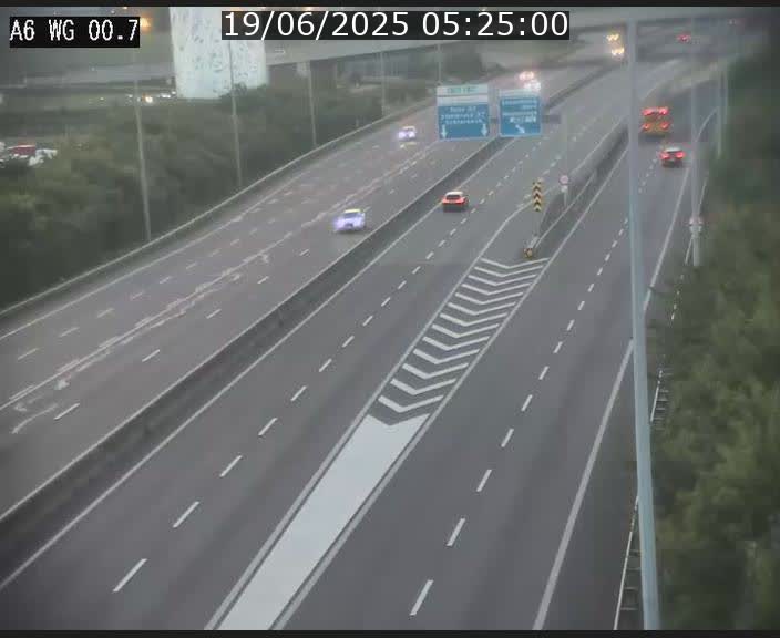 Traffic live webcam Luxembourg Croix de Cessange - A6 - BK 0.7 - direction A3 France