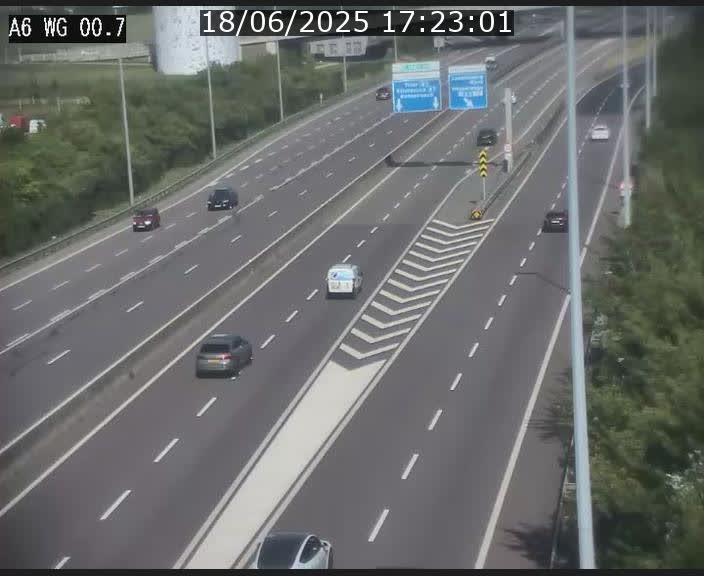 Traffic live webcam Luxembourg Croix de Cessange - A6 - BK 0.7 - direction A3 France
