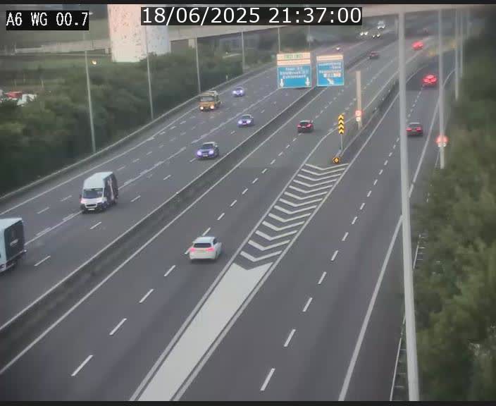 Traffic live webcam Luxembourg Croix de Cessange - A6 - BK 0.7 - direction A3 France