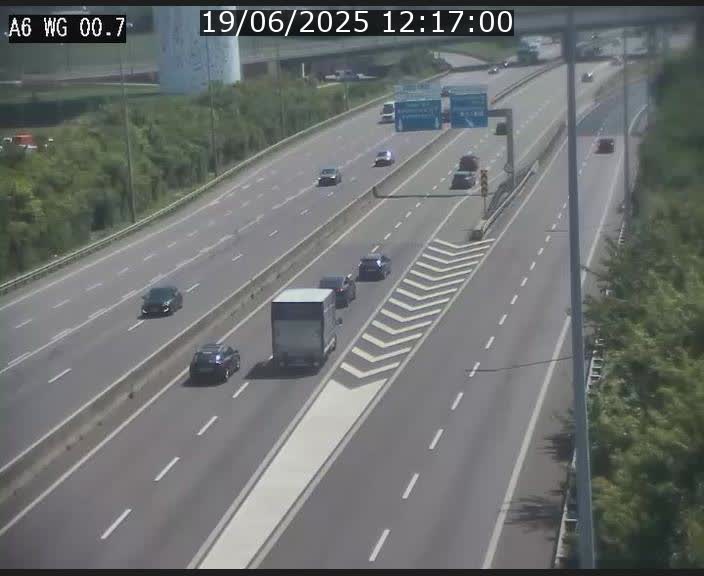Traffic live webcam Luxembourg Croix de Cessange - A6 - BK 0.7 - direction A3 France