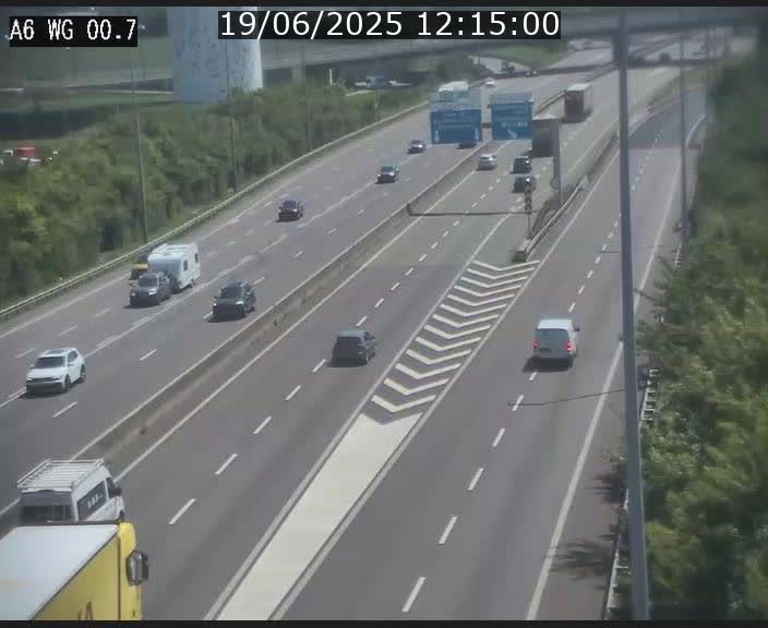 Traffic live webcam Luxembourg Croix de Cessange - A6 - BK 0.7 - direction A3 France