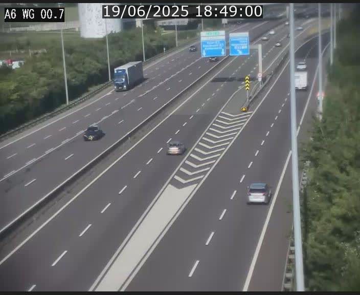 Traffic live webcam Luxembourg Croix de Cessange - A6 - BK 0.7 - direction A3 France
