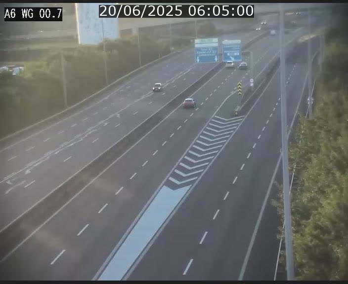 Traffic live webcam Luxembourg Croix de Cessange - A6 - BK 0.7 - direction A3 France