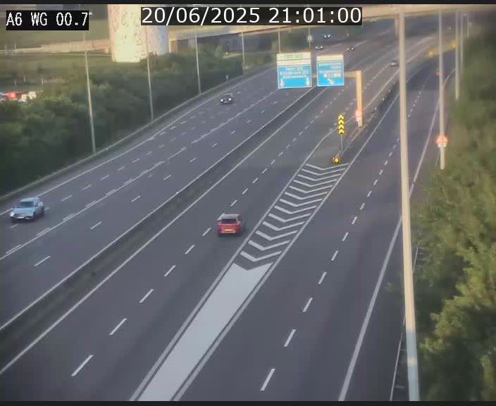 Traffic live webcam Luxembourg Croix de Cessange - A6 - BK 0.7 - direction A3 France