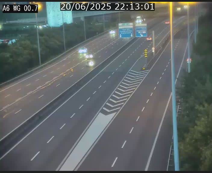 Traffic live webcam Luxembourg Croix de Cessange - A6 - BK 0.7 - direction A3 France