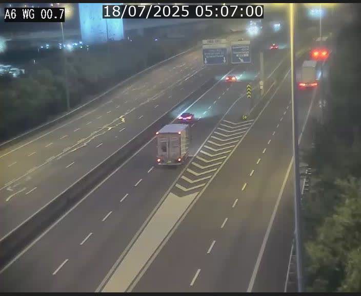 Traffic live webcam Luxembourg Croix de Cessange - A6 - BK 0.7 - direction A3 France