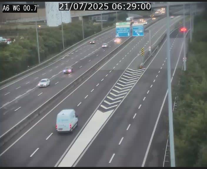 Traffic live webcam Luxembourg Croix de Cessange - A6 - BK 0.7 - direction A3 France
