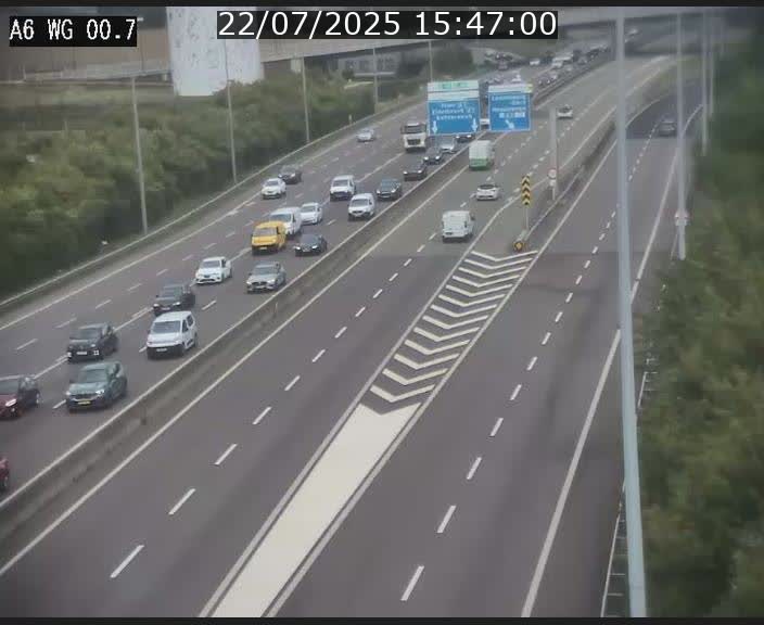 Traffic live webcam Luxembourg Croix de Cessange - A6 - BK 0.7 - direction A3 France