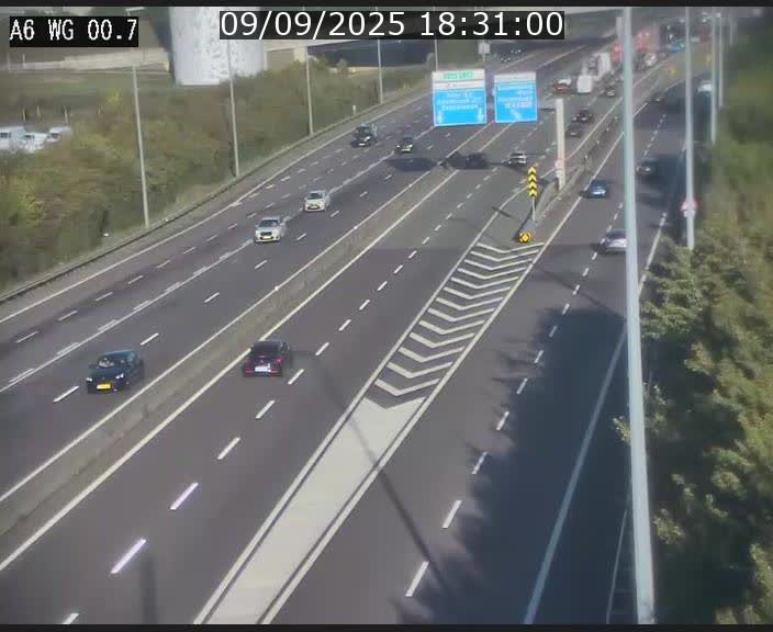 Traffic live webcam Luxembourg Croix de Cessange - A6 - BK 0.7 - direction A3 France