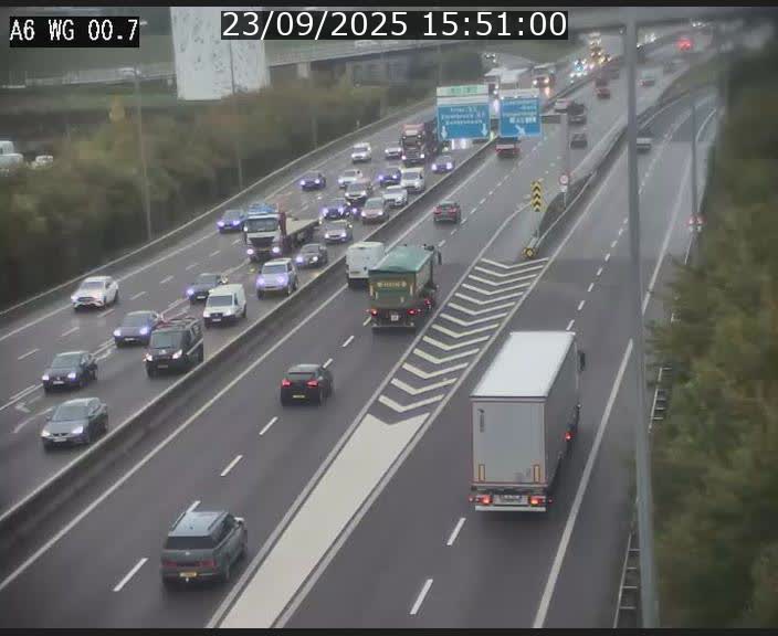 Traffic live webcam Luxembourg Croix de Cessange - A6 - BK 0.7 - direction A3 France