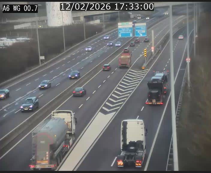 <h2>Traffic live webcam Luxembourg Croix de Cessange - A6 - BK 0.7 - direction A3 France</h2>