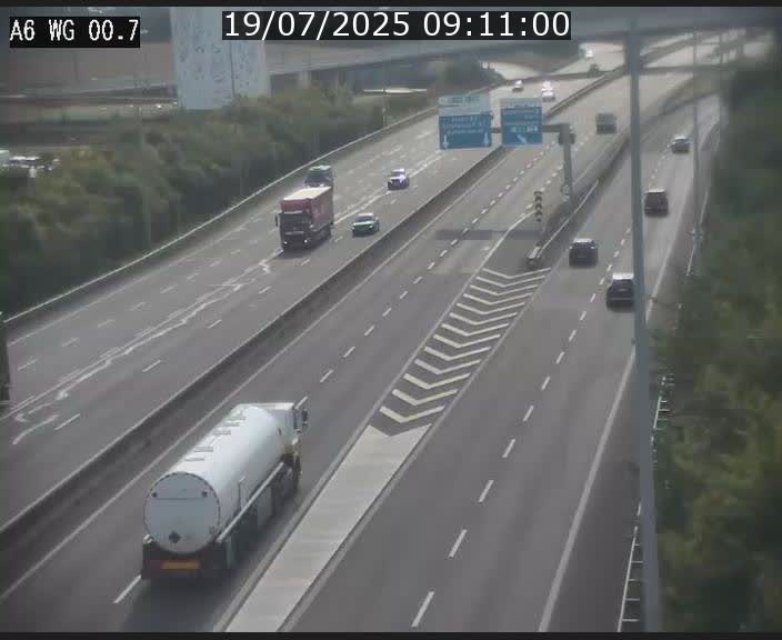 Traffic live webcam Luxembourg Croix de Cessange - A6 - BK 0.7 - direction A3 France