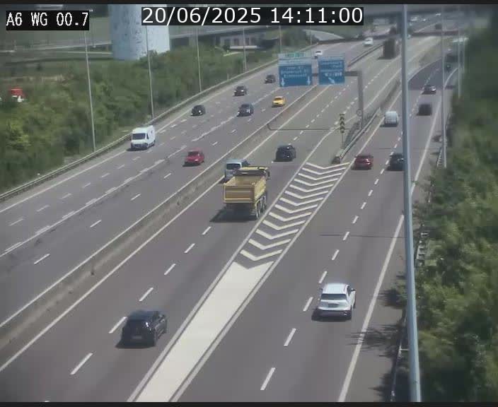 <h2>Traffic live webcam Luxembourg Croix de Cessange - A6 - BK 0.7 - direction A3 France</h2>