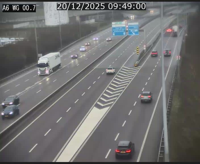 <h2>Traffic live webcam Luxembourg Croix de Cessange - A6 - BK 0.7 - direction A3 France</h2>
