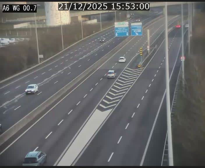 <h2>Traffic live webcam Luxembourg Croix de Cessange - A6 - BK 0.7 - direction A3 France</h2>