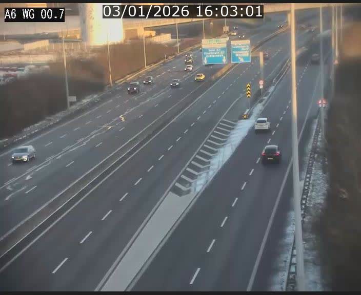 Traffic live webcam Luxembourg Croix de Cessange - A6 - BK 0.7 - direction A3 France