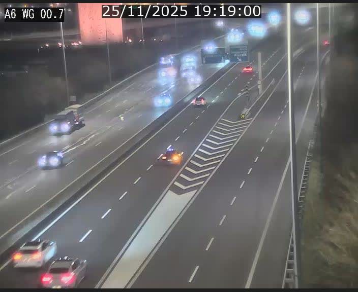 <h2>Traffic live webcam Luxembourg Croix de Cessange - A6 - BK 0.7 - direction A3 France</h2>