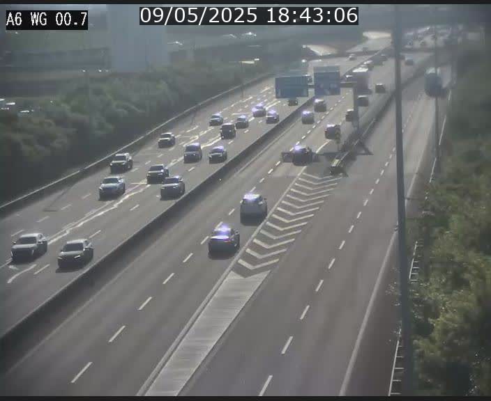 Traffic live webcam Luxembourg Croix de Cessange - A6 - BK 0.7 - direction A3 France
