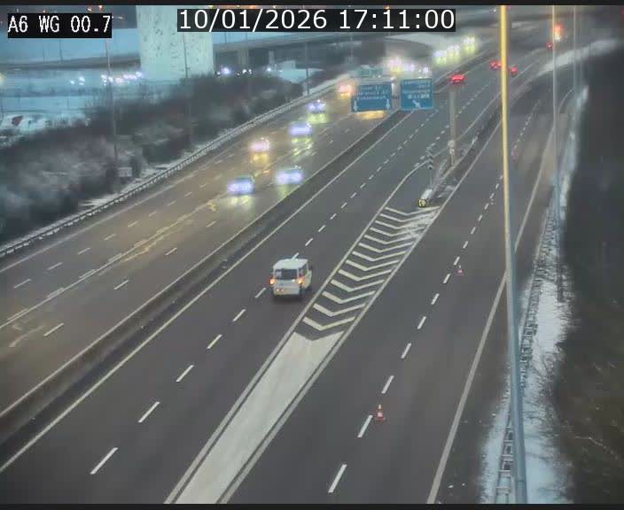 <h2>Traffic live webcam Luxembourg Croix de Cessange - A6 - BK 0.7 - direction A3 France</h2>