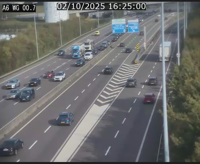 <h2>Traffic live webcam Luxembourg Croix de Cessange - A6 - BK 0.7 - direction A3 France</h2>