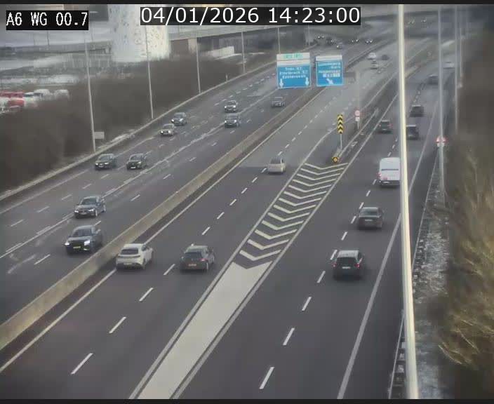 Traffic live webcam Luxembourg Croix de Cessange - A6 - BK 0.7 - direction A3 France
