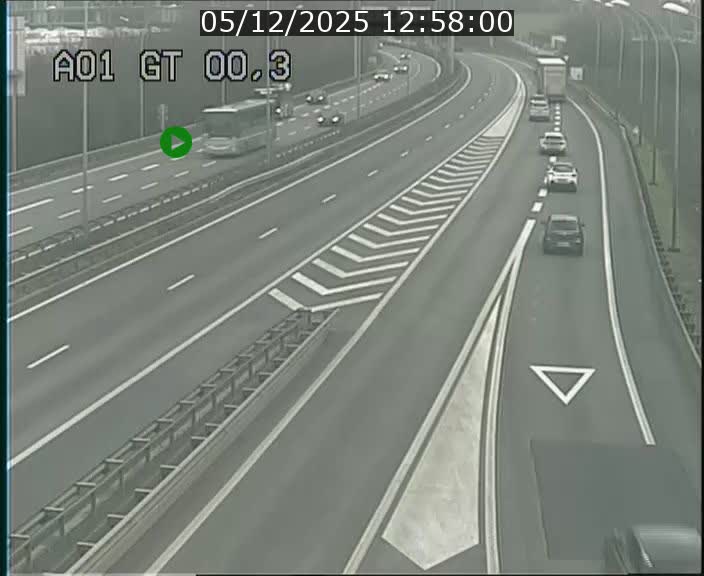<h2>Traffic live webcam Luxembourg Croix de Gasperich - A1 direction Kirchberg - BK 0.3</h2>