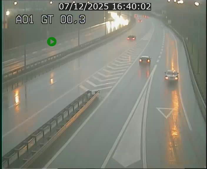 <h2>Traffic live webcam Luxembourg Croix de Gasperich - A1 direction Kirchberg - BK 0.3</h2>