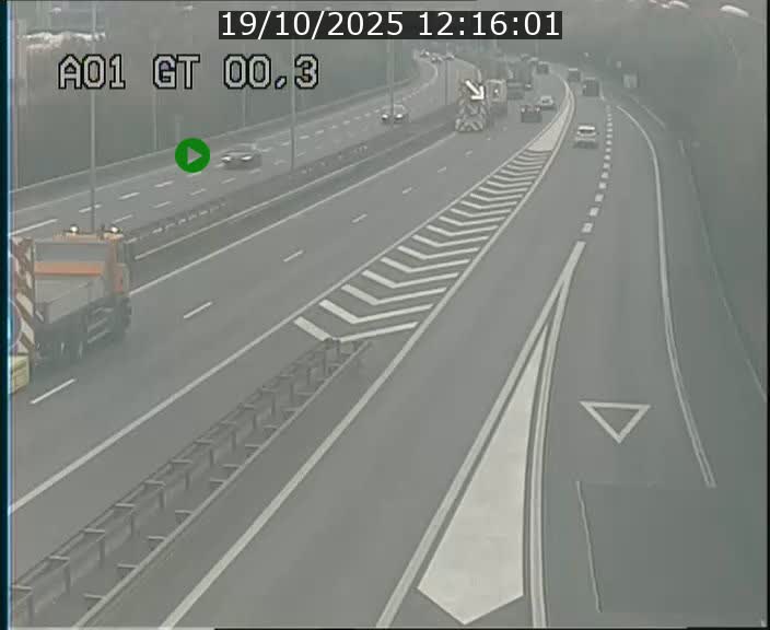 <h2>Traffic live webcam Luxembourg Croix de Gasperich - A1 direction Kirchberg - BK 0.3</h2>