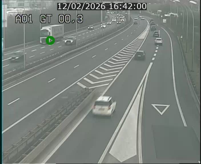 <h2>Traffic live webcam Luxembourg Croix de Gasperich - A1 direction Kirchberg - BK 0.3</h2>