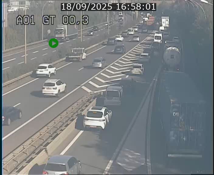 <h2>Traffic live webcam Luxembourg Croix de Gasperich - A1 direction Kirchberg - BK 0.3</h2>