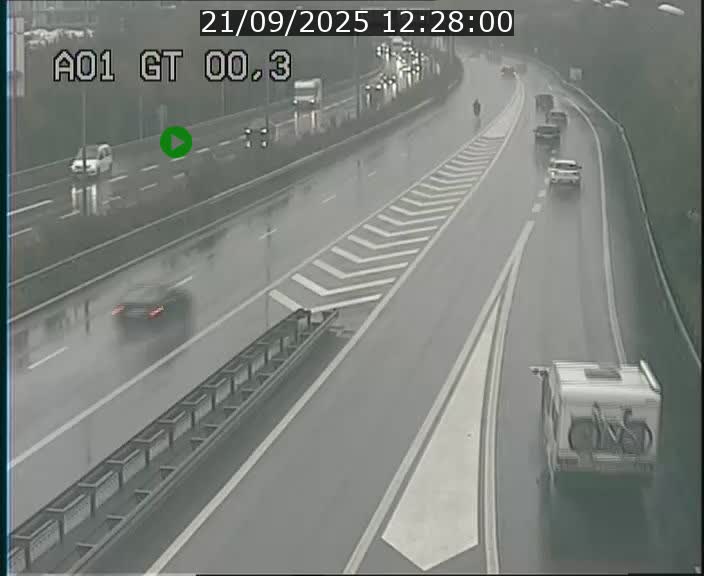 <h2>Traffic live webcam Luxembourg Croix de Gasperich - A1 direction Kirchberg - BK 0.3</h2>