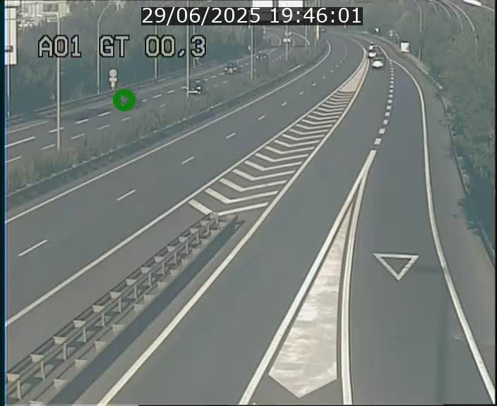<h2>Traffic live webcam Luxembourg Croix de Gasperich - A1 direction Kirchberg - BK 0.3</h2>