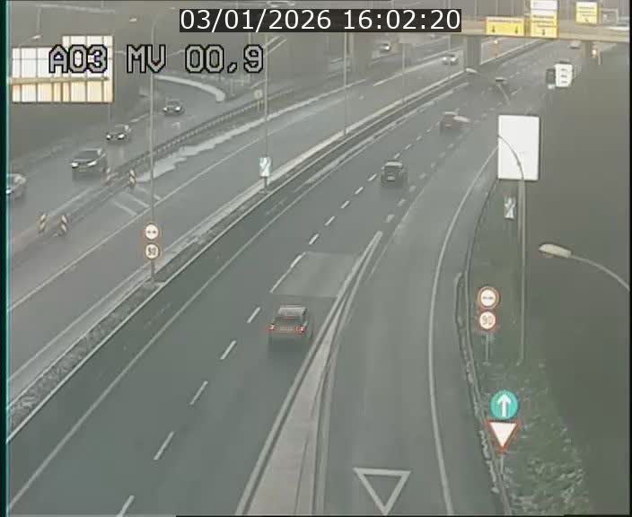 <h2>Traffic live webcam Luxembourg Croix de Gasperich - A3 - BK 0.4 - direction Luxembourg</h2>