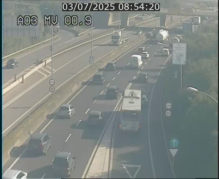 <h2>Traffic live webcam Luxembourg Croix de Gasperich - A3 - BK 0.4 - direction Luxembourg</h2>