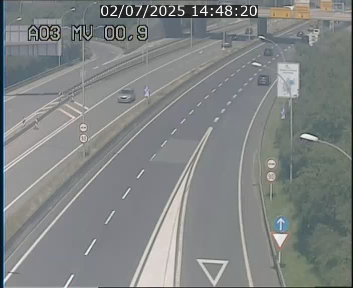 <h2>Traffic live webcam Luxembourg Croix de Gasperich - A3 - BK 0.4 - direction Luxembourg</h2>