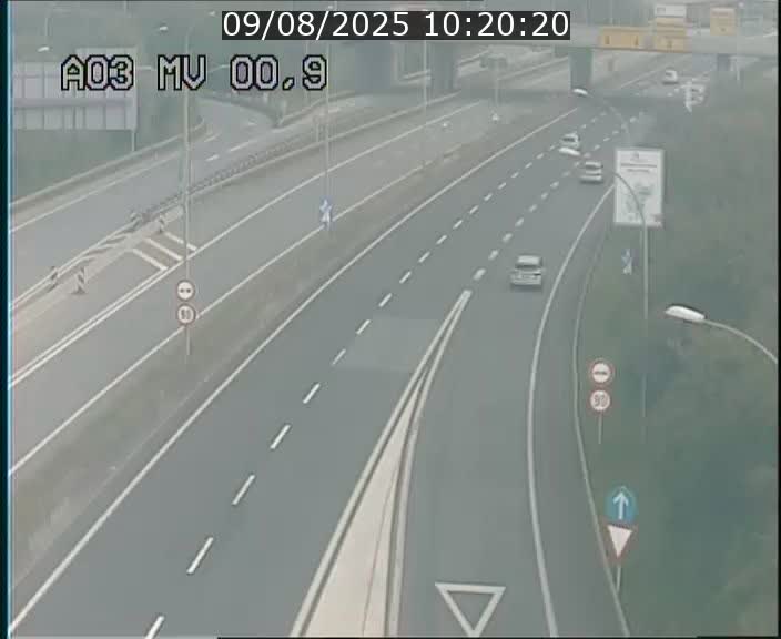 Traffic live webcam Luxembourg Croix de Gasperich - A3 - BK 0.4 - direction Luxembourg