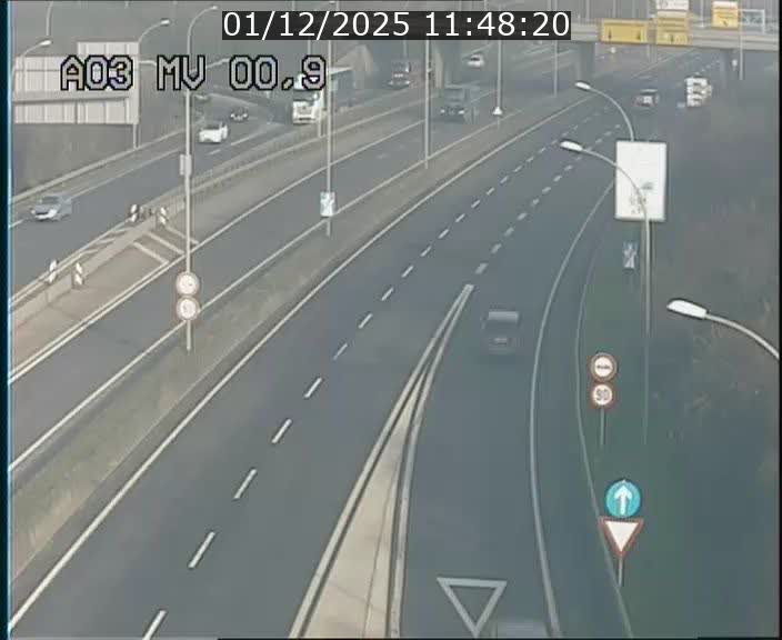 <h2>Traffic live webcam Luxembourg Croix de Gasperich - A3 - BK 0.4 - direction Luxembourg</h2>