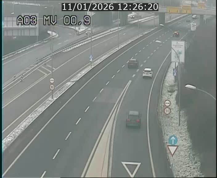 <h2>Traffic live webcam Luxembourg Croix de Gasperich - A3 - BK 0.4 - direction Luxembourg</h2>