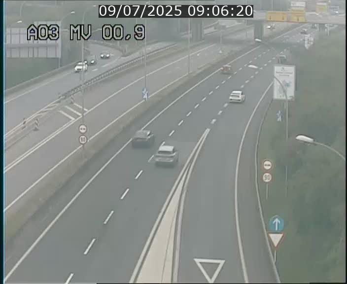 <h2>Traffic live webcam Luxembourg Croix de Gasperich - A3 - BK 0.4 - direction Luxembourg</h2>