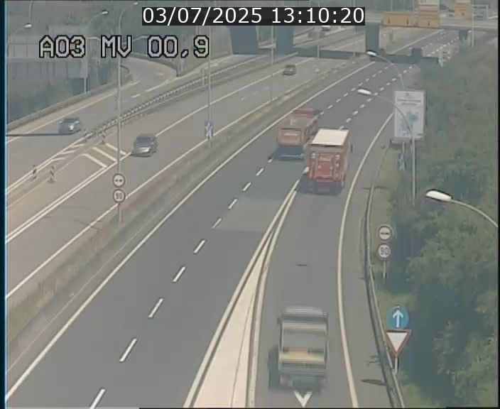 <h2>Traffic live webcam Luxembourg Croix de Gasperich - A3 - BK 0.4 - direction Luxembourg</h2>