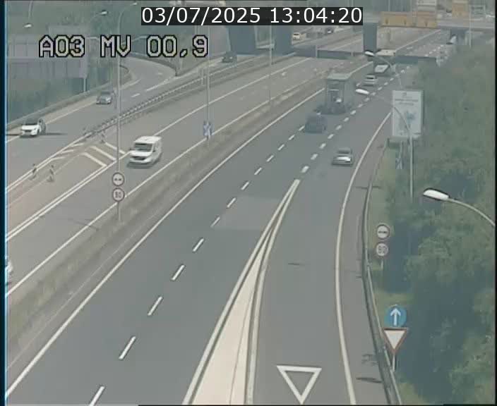 <h2>Traffic live webcam Luxembourg Croix de Gasperich - A3 - BK 0.4 - direction Luxembourg</h2>