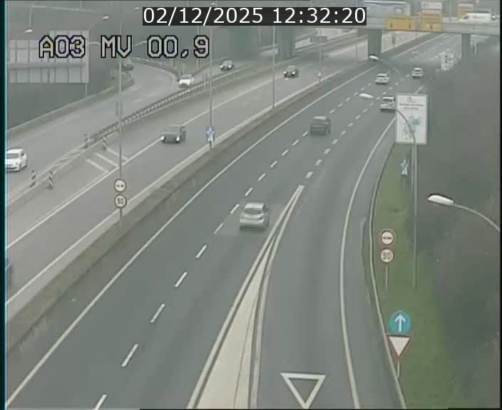 <h2>Traffic live webcam Luxembourg Croix de Gasperich - A3 - BK 0.4 - direction Luxembourg</h2>