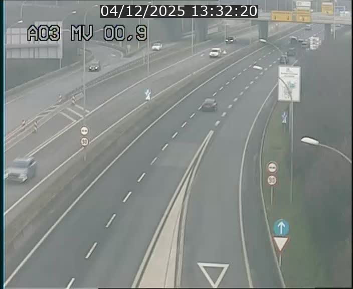 <h2>Traffic live webcam Luxembourg Croix de Gasperich - A3 - BK 0.4 - direction Luxembourg</h2>