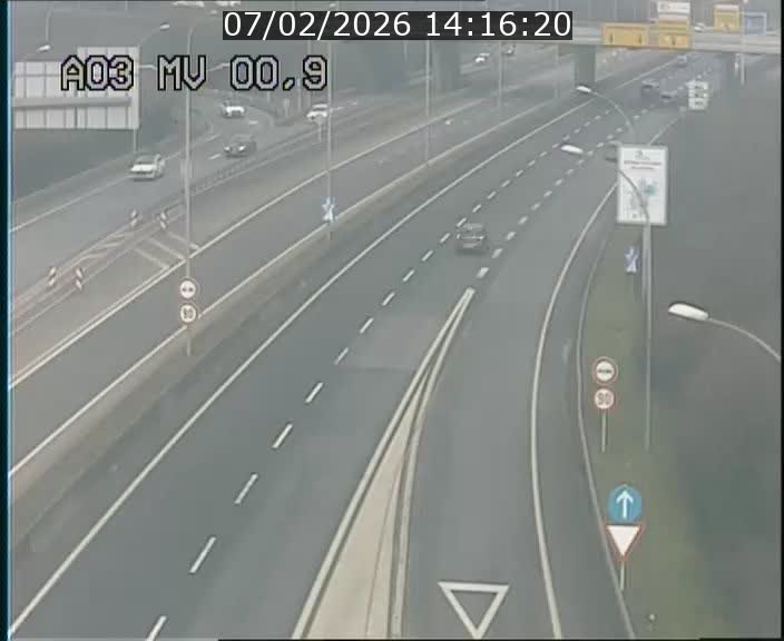 <h2>Traffic live webcam Luxembourg Croix de Gasperich - A3 - BK 0.4 - direction Luxembourg</h2>