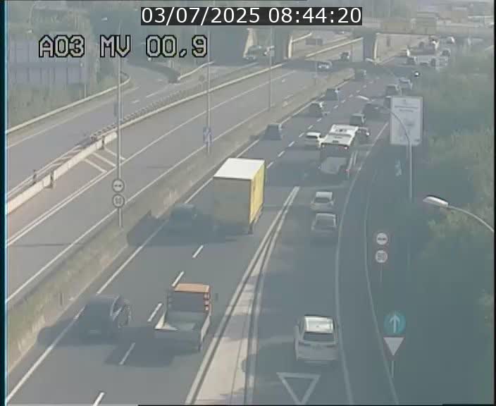 <h2>Traffic live webcam Luxembourg Croix de Gasperich - A3 - BK 0.4 - direction Luxembourg</h2>