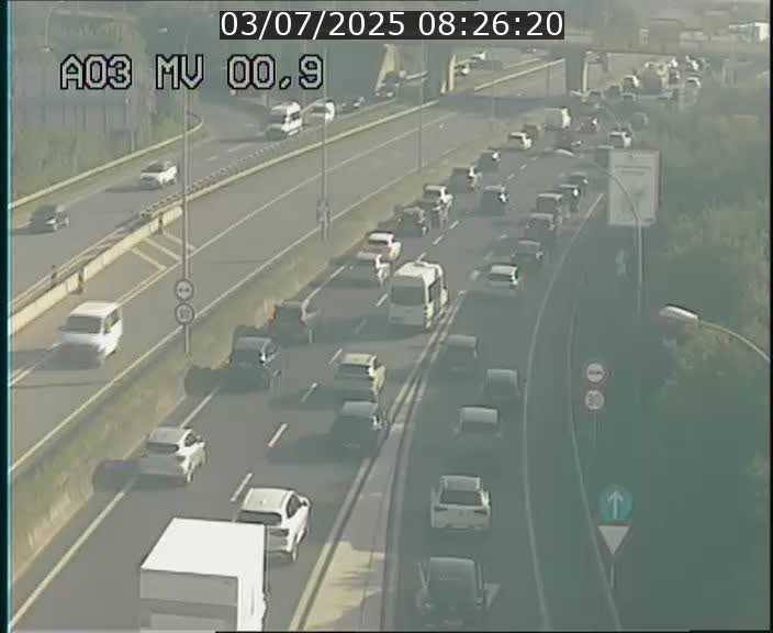 <h2>Traffic live webcam Luxembourg Croix de Gasperich - A3 - BK 0.4 - direction Luxembourg</h2>