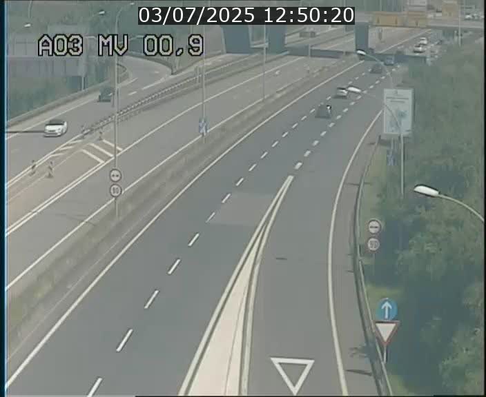<h2>Traffic live webcam Luxembourg Croix de Gasperich - A3 - BK 0.4 - direction Luxembourg</h2>
