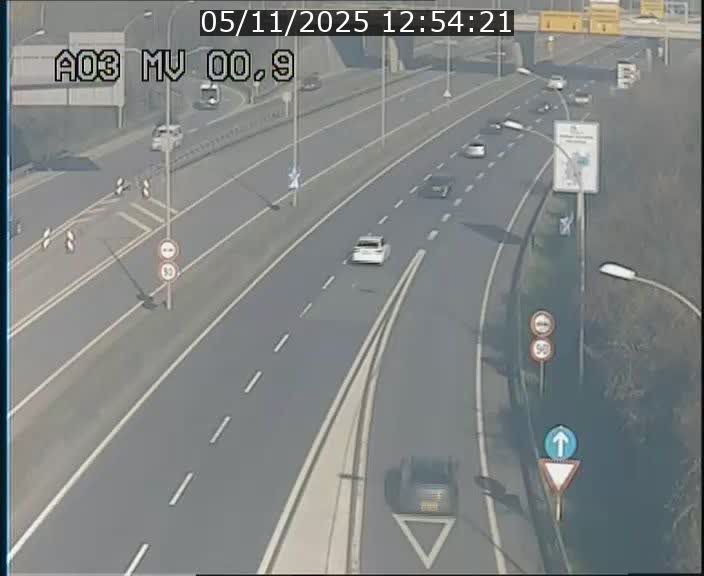 <h2>Traffic live webcam Luxembourg Croix de Gasperich - A3 - BK 0.4 - direction Luxembourg</h2>
