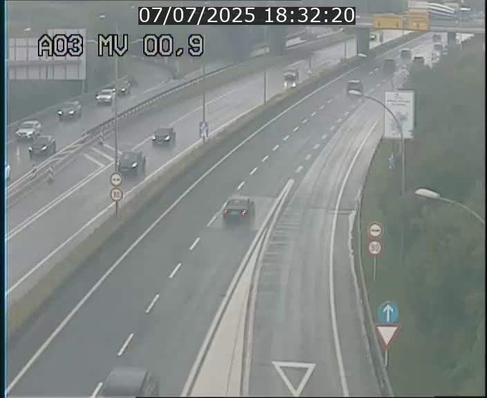 <h2>Traffic live webcam Luxembourg Croix de Gasperich - A3 - BK 0.4 - direction Luxembourg</h2>